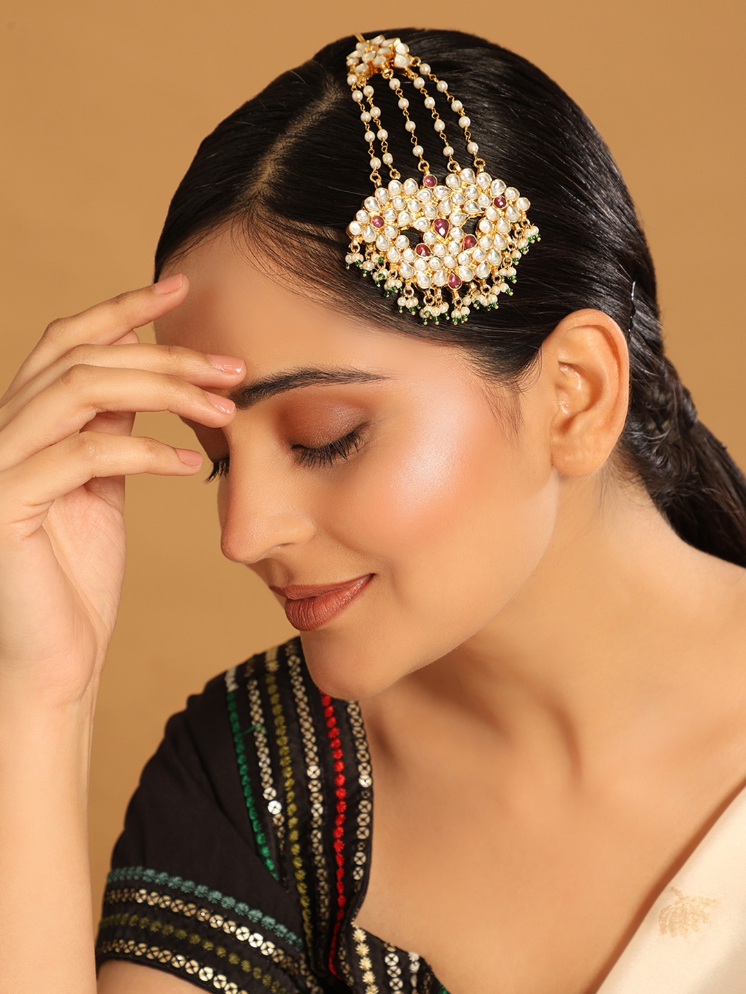 

Yinara Gold-Plated Kundan Studded Jhumar Passa Head Jewellery