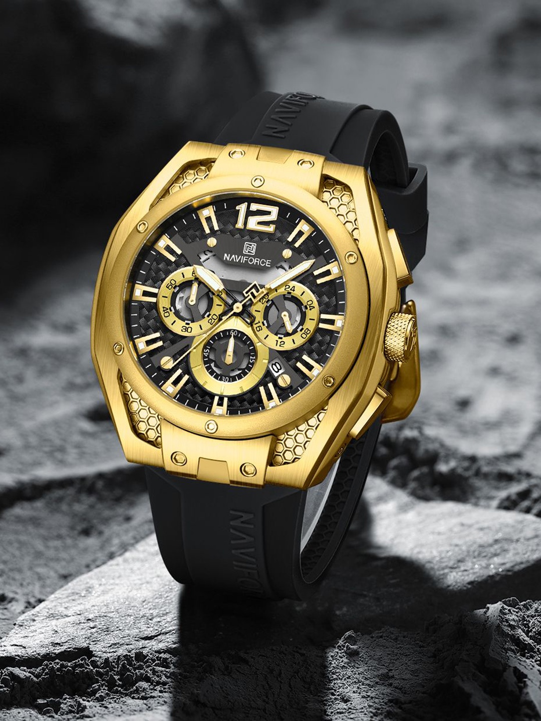 

Naviforce Men Printed Dial & Straps Analogue Chronograph Watch NF8063_G B B, Black