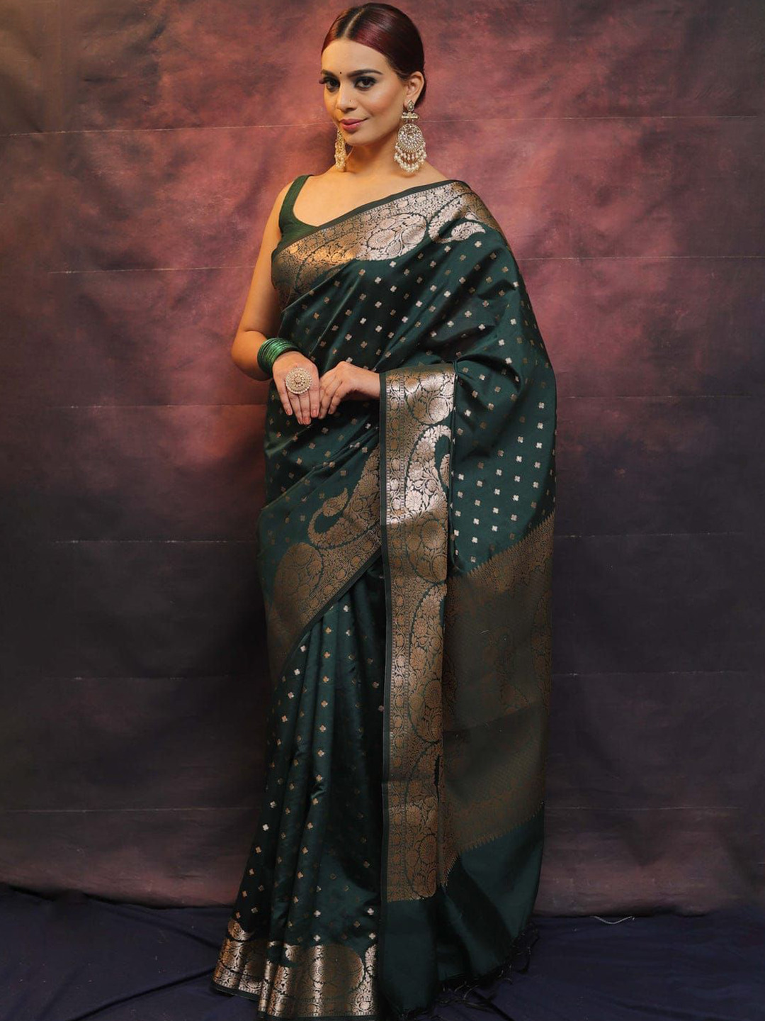 

Rangtulika Ethnics Woven Design Zari Silk Cotton Saree, Green