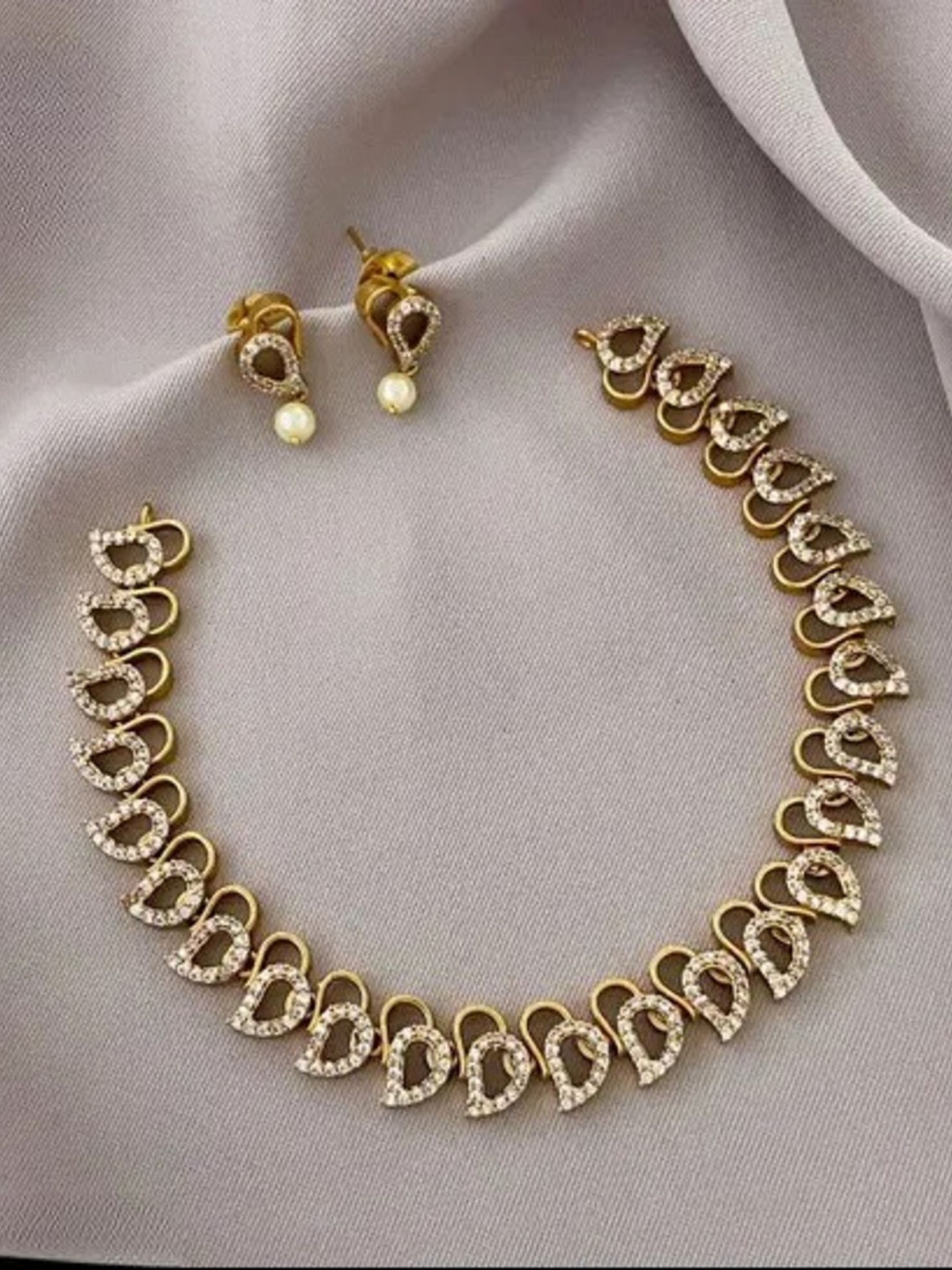 

ROFARWORD Gold-Plated Artificial Stones Studded Traditional Jewellery Set