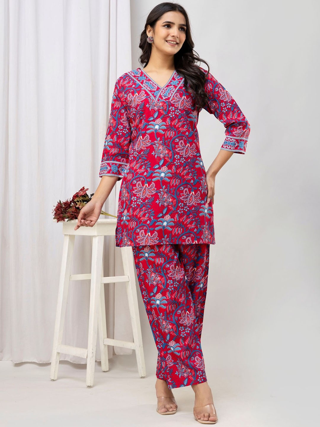 

FebQ Women Floral Printed Regular Patchwork Kurti with Trousers, Maroon