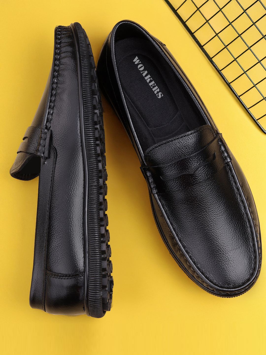 

Woakers Men Colourblocked Leather Loafers, Black