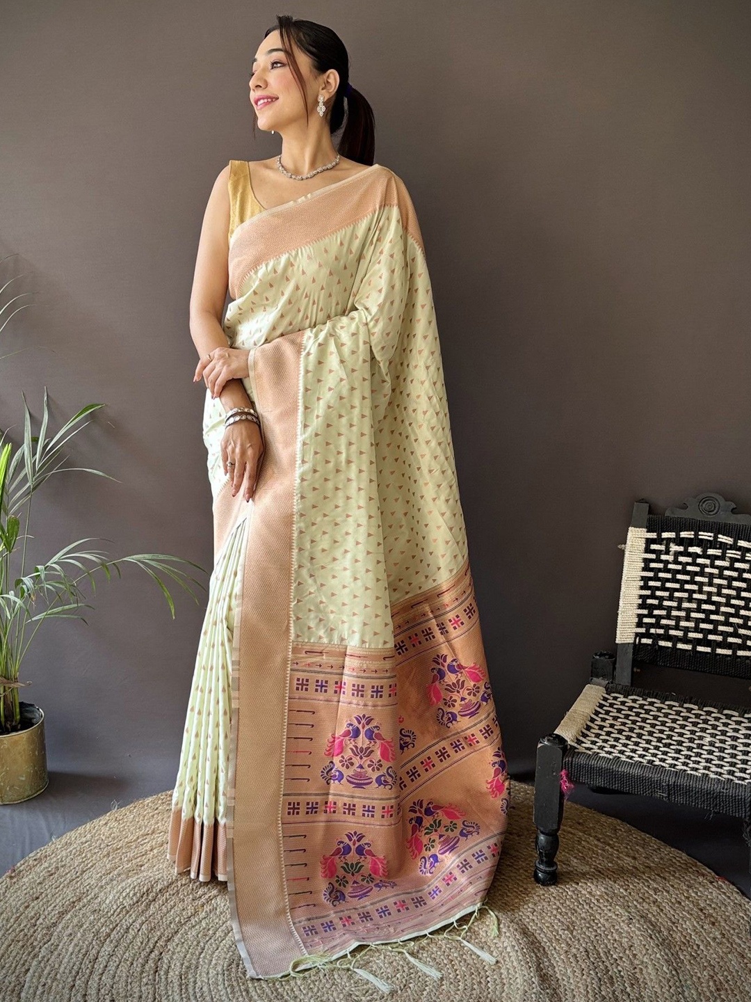

DIVASTRI Woven Design Zari Silk Blend Paithani Saree, Off white