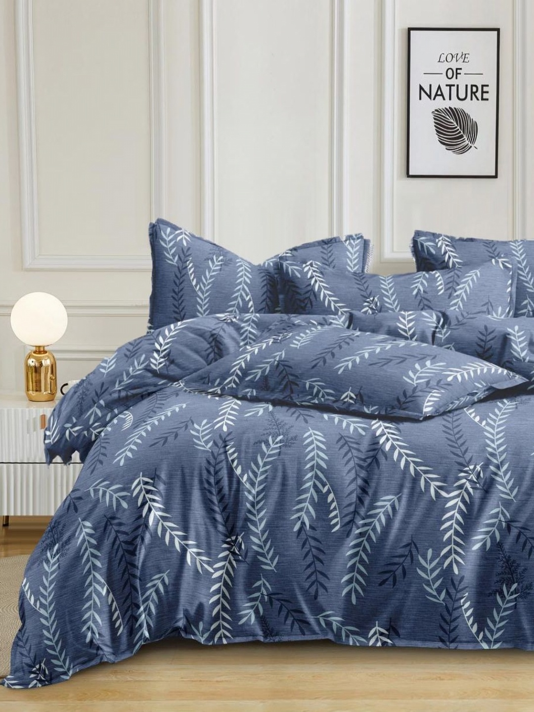 

Ariana Blue & White Floral 140 TC Queen Bedsheet with 2 Pillow Covers