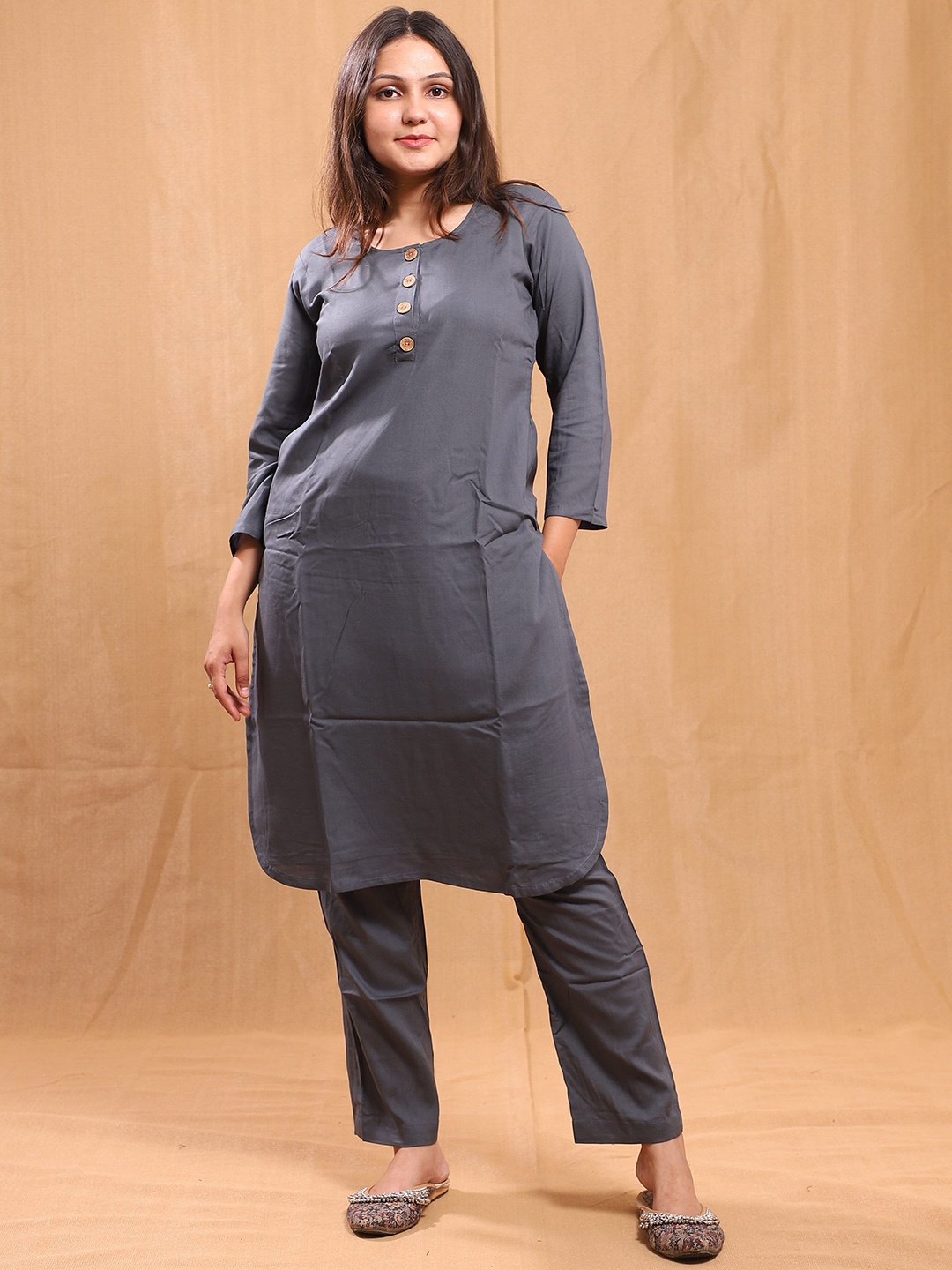 

Swarna Akriti Women Regular Kurta with Pyjamas, Grey