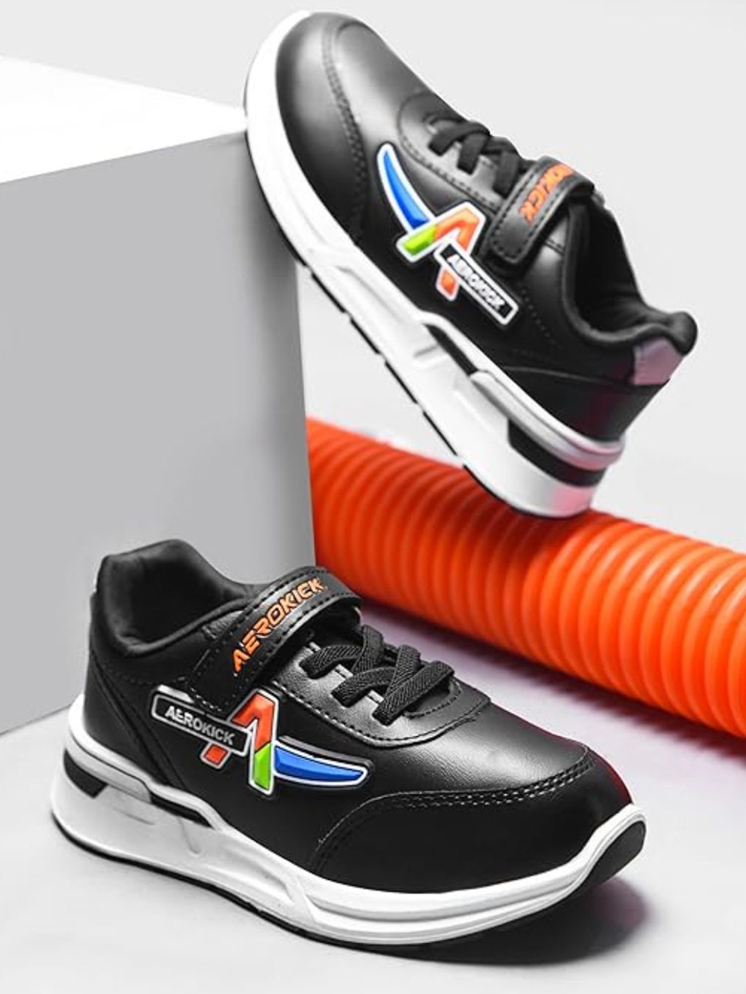 

AEROKICK Unisex Kids Colourblocked Sneakers, Black