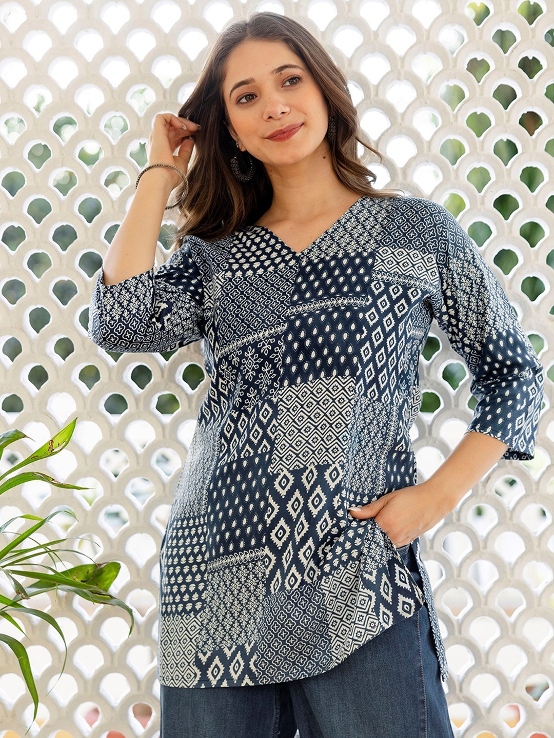 

Mialo fashion Floral Printed V-Neck Kurti, Navy blue