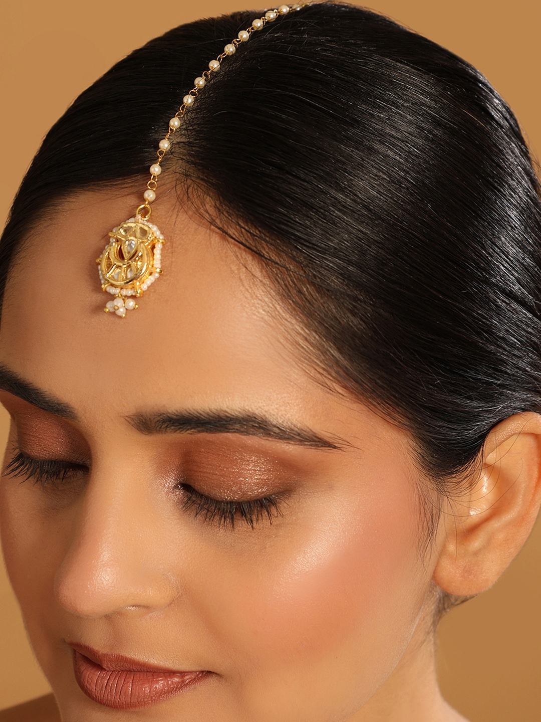 

Yinara Gold-Plated Kundan Studded Maang Tikka