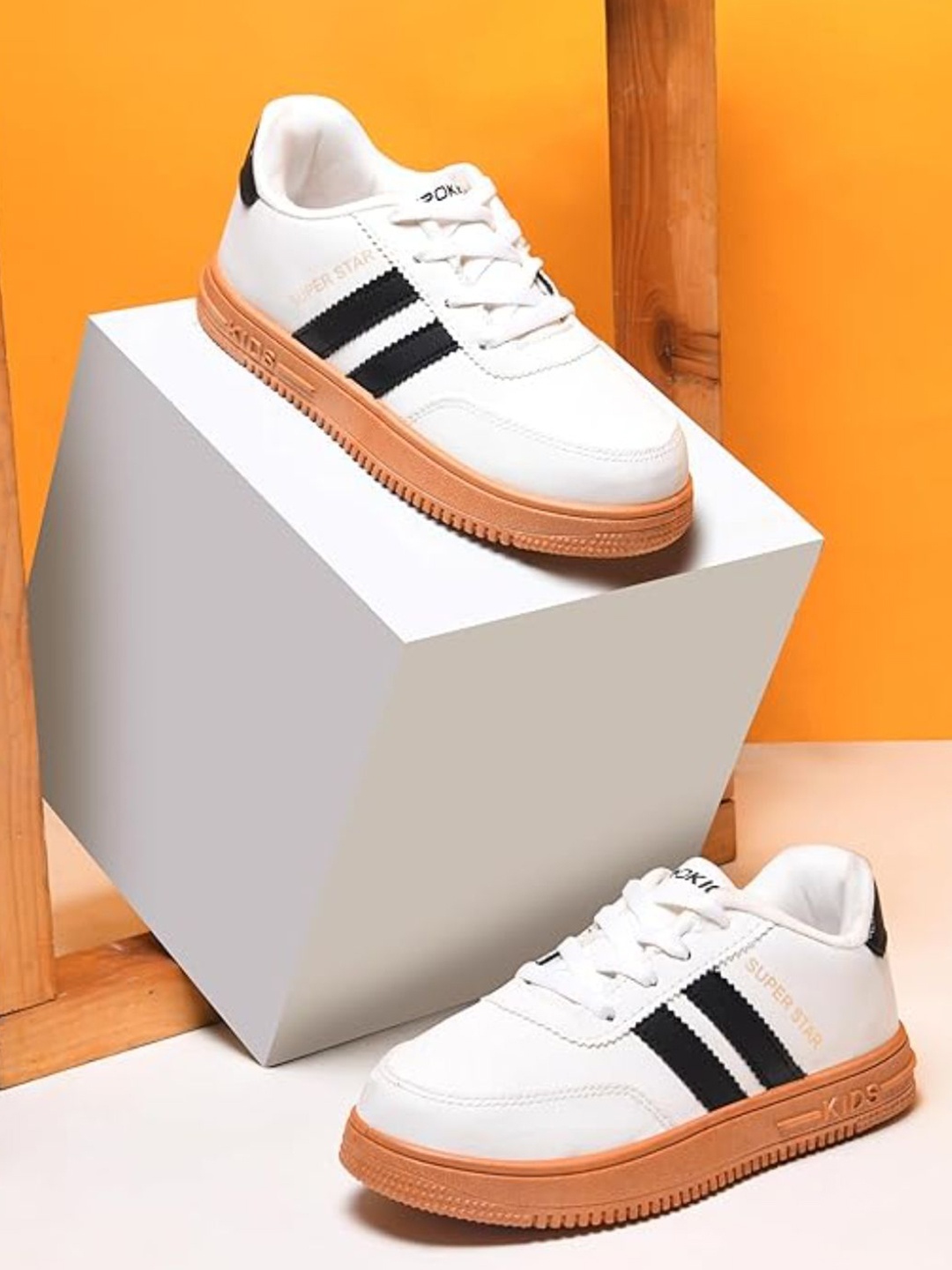 

AEROKICK Unisex Kids Striped Sneakers, White