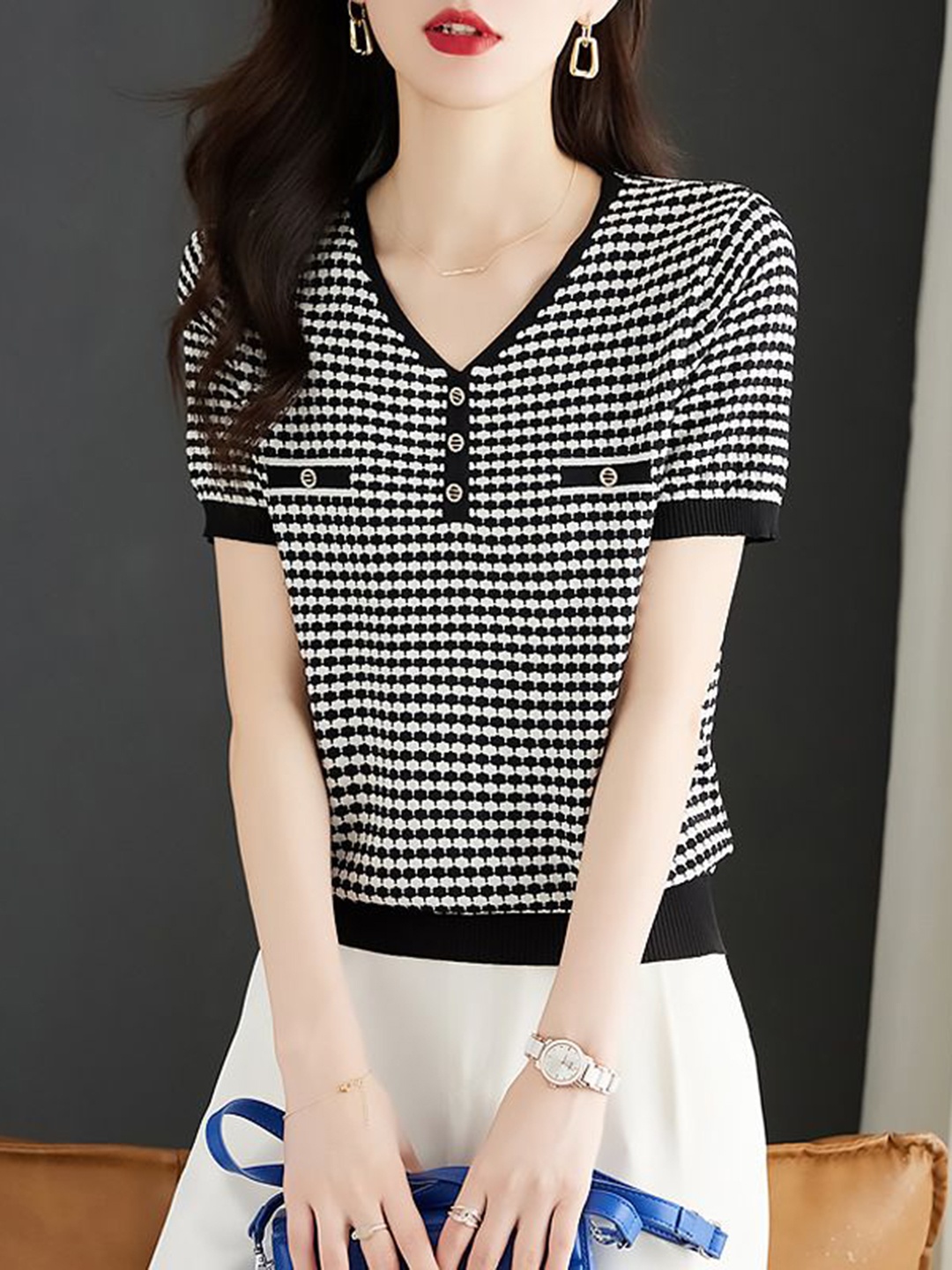 

StyleCast Women Checked V-Neck T-shirt, Black