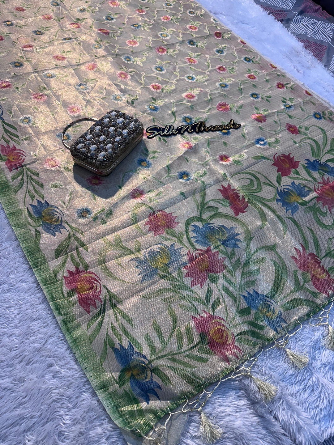 

DIVASTRI Floral Zari Tissue Banarasi Saree, Gold
