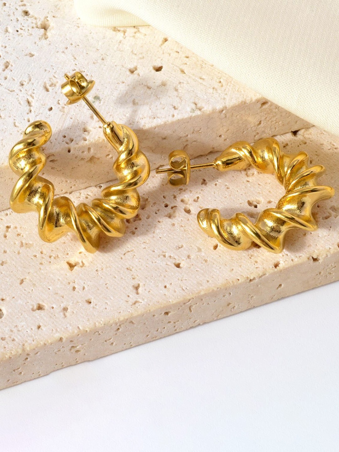 

VIEN Stainless Steel Gold-Plated Contemporary Hoop Earrings