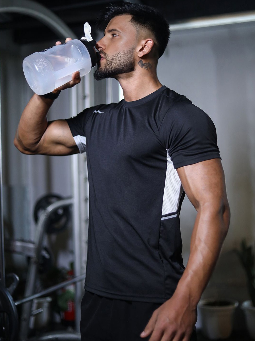 

CHKOKKO Men Round Neck Regular Dry Fit Gym Sports Tshirt, Black