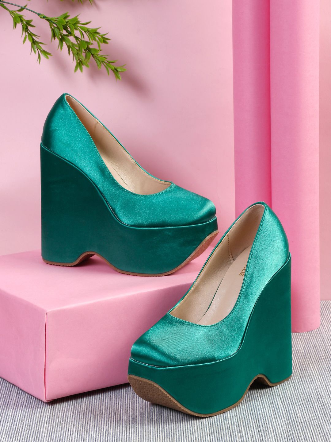 

Flat n Heels Velvet Wedge Pumps with Bows, Green
