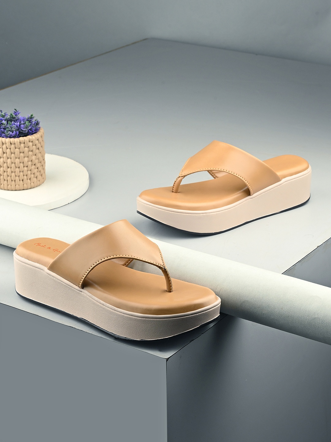 

Mast & Harbour Colourblocked Wedge with, Beige