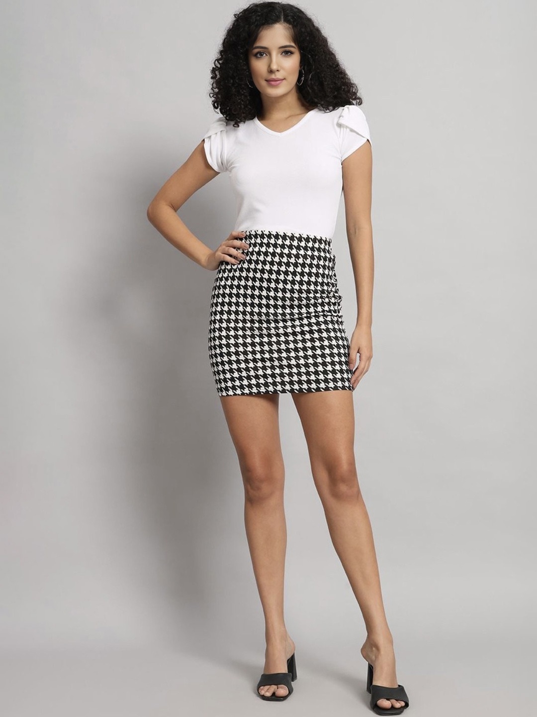 

DIMPY GARMENTS Printed A-Lini Mini Skirts, Black