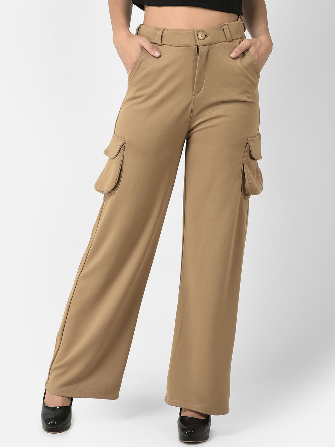

Chemistry Women Relaxed Loose Fit High-Rise Cargos Trousers, Beige