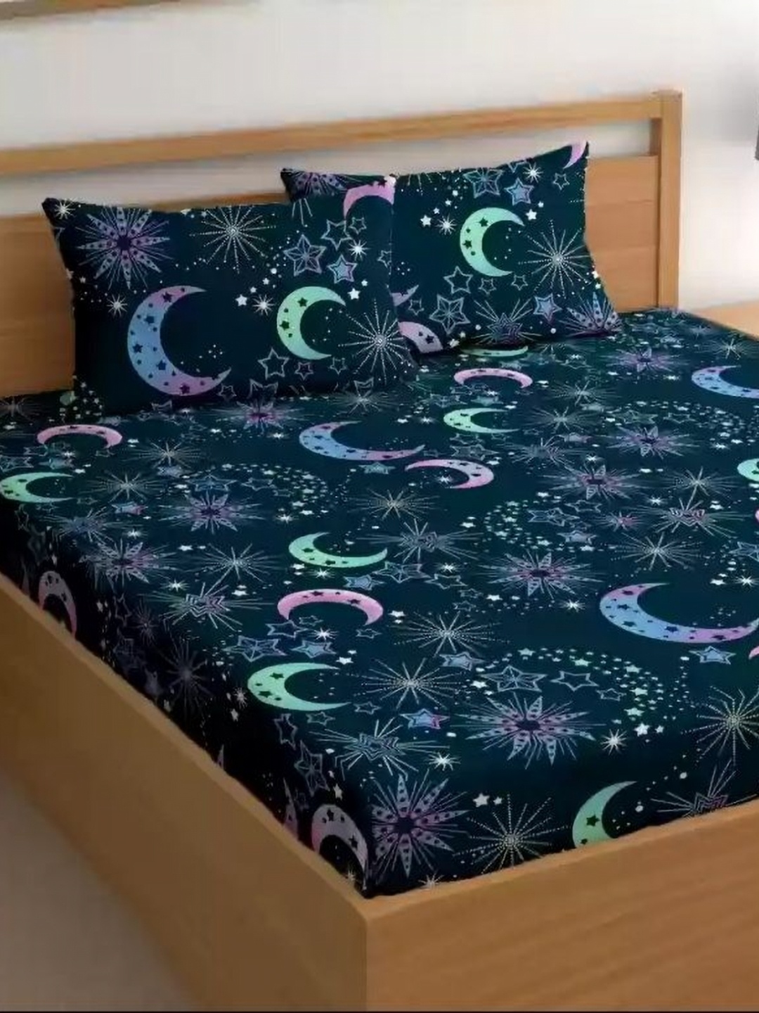 

DECENT HOME Blue & Green Geometric 220 TC Queen Bedsheet with 2 Pillow Covers