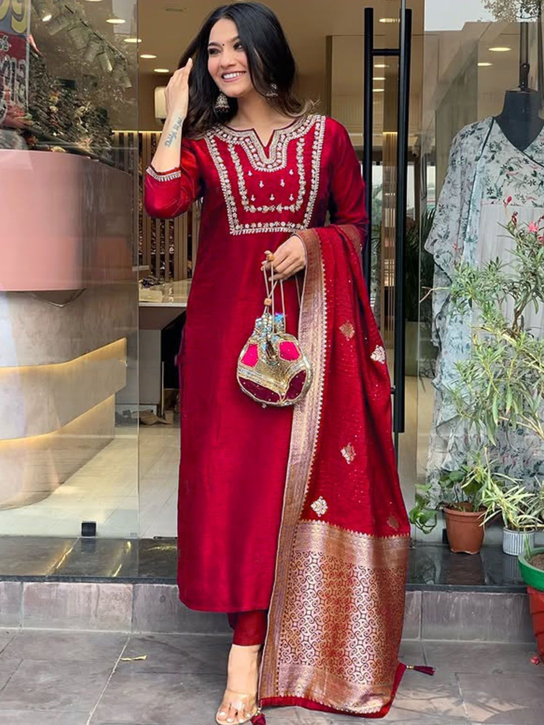 

ASCIIBLUES Women Embroidered Regular Kurta with Trousers & With Dupatta, Red