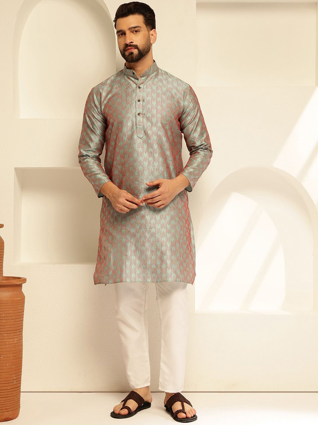 

SOJANYA Woven Design Mandarin Collar Thread Work Straight Kurta, Green