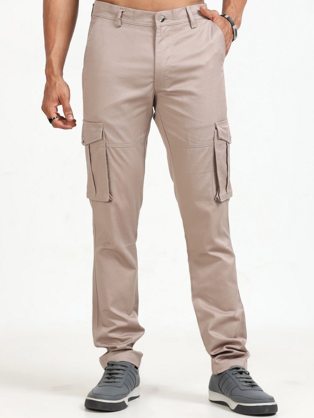 

THE BEETEL HOUSE Men Relaxed Popcorn Dobby Cargos Trousers, Tan