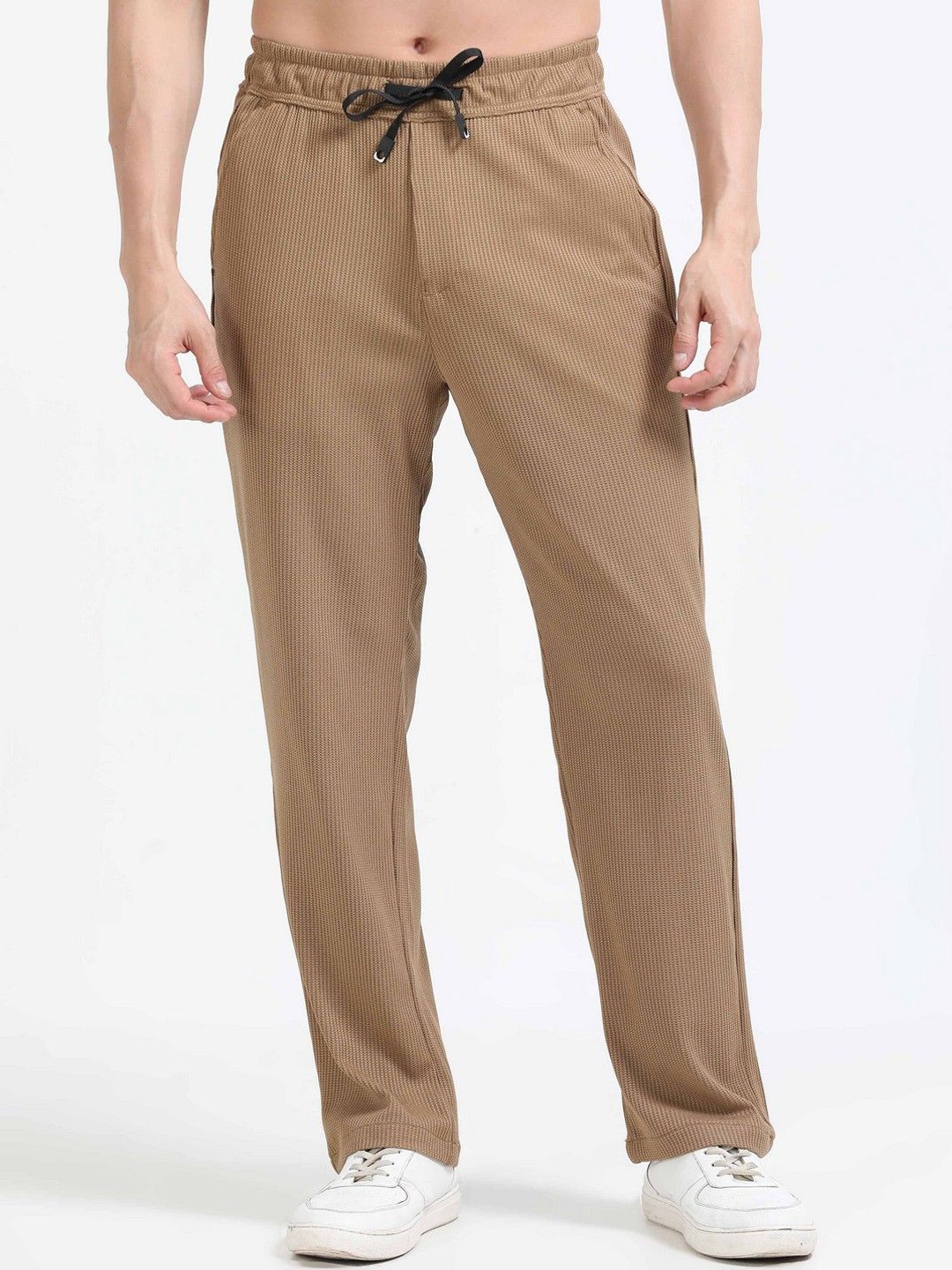 

THE BEETEL HOUSE Men Relaxed Popcorn Traveller Trousers, Brown