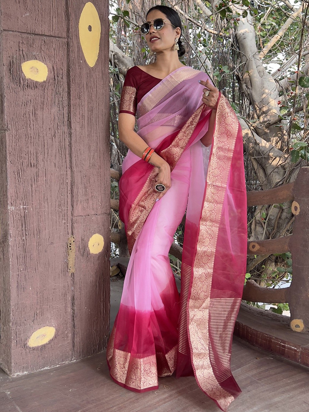 

Rangtulika Ethnics Ombre Zari Organza Saree, Red