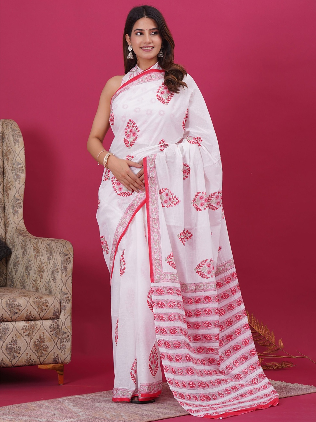 

Shivanya Handicrafts Floral Pure Cotton Block Print Saree, White