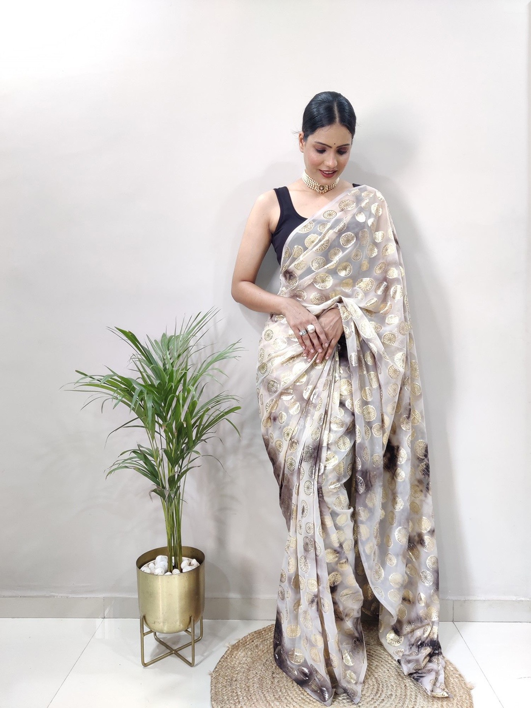 

Rangtulika Ethnics Woven Design Poly Georgette Ready to Wear Saree, Grey