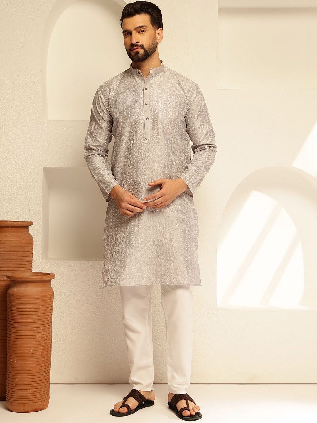 

SOJANYA Men Embroidered Kurta, Grey