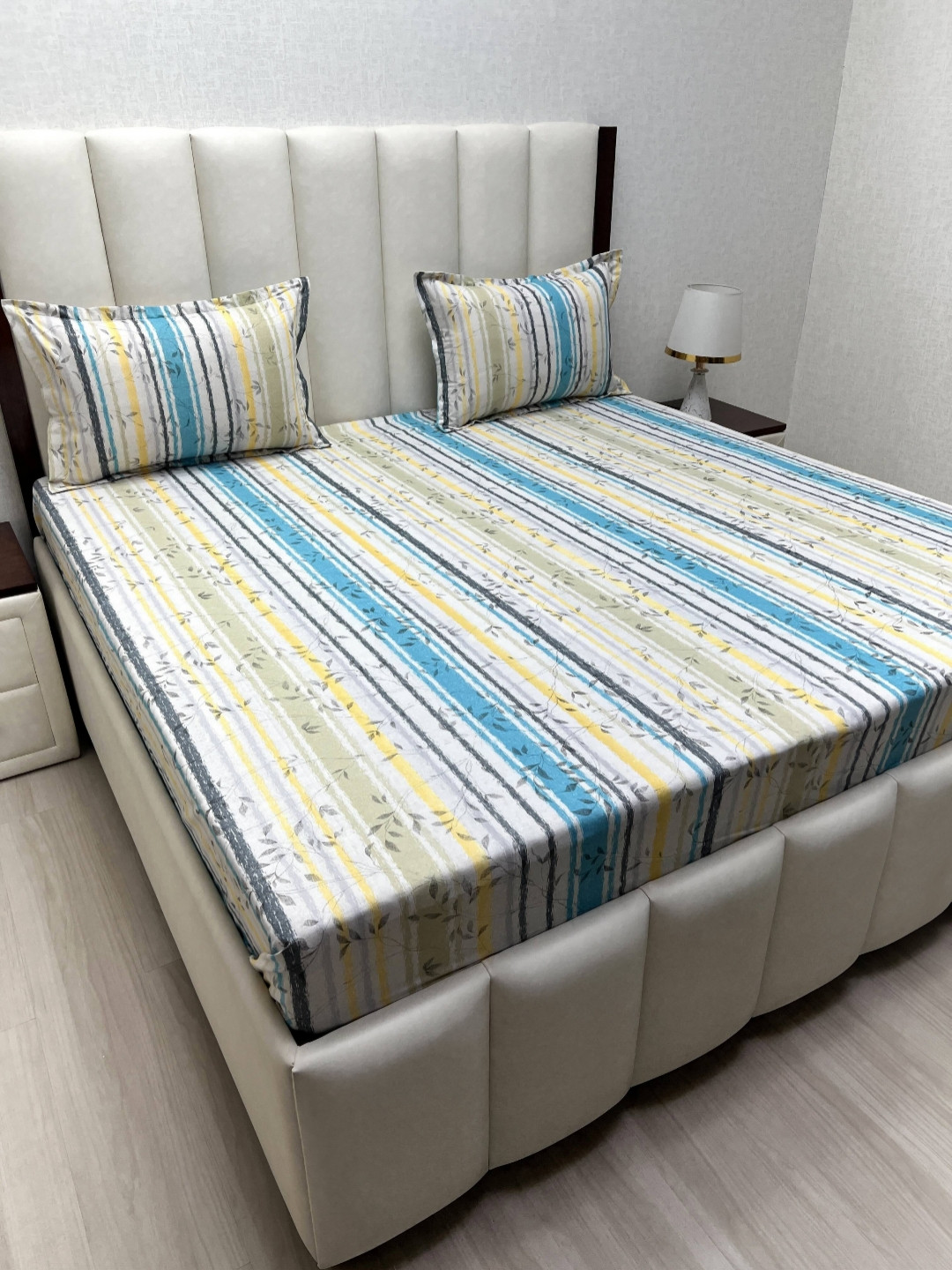 

Pure Decor White & Blue Floral 180 TC King Bedsheet with 2 Pillow Covers