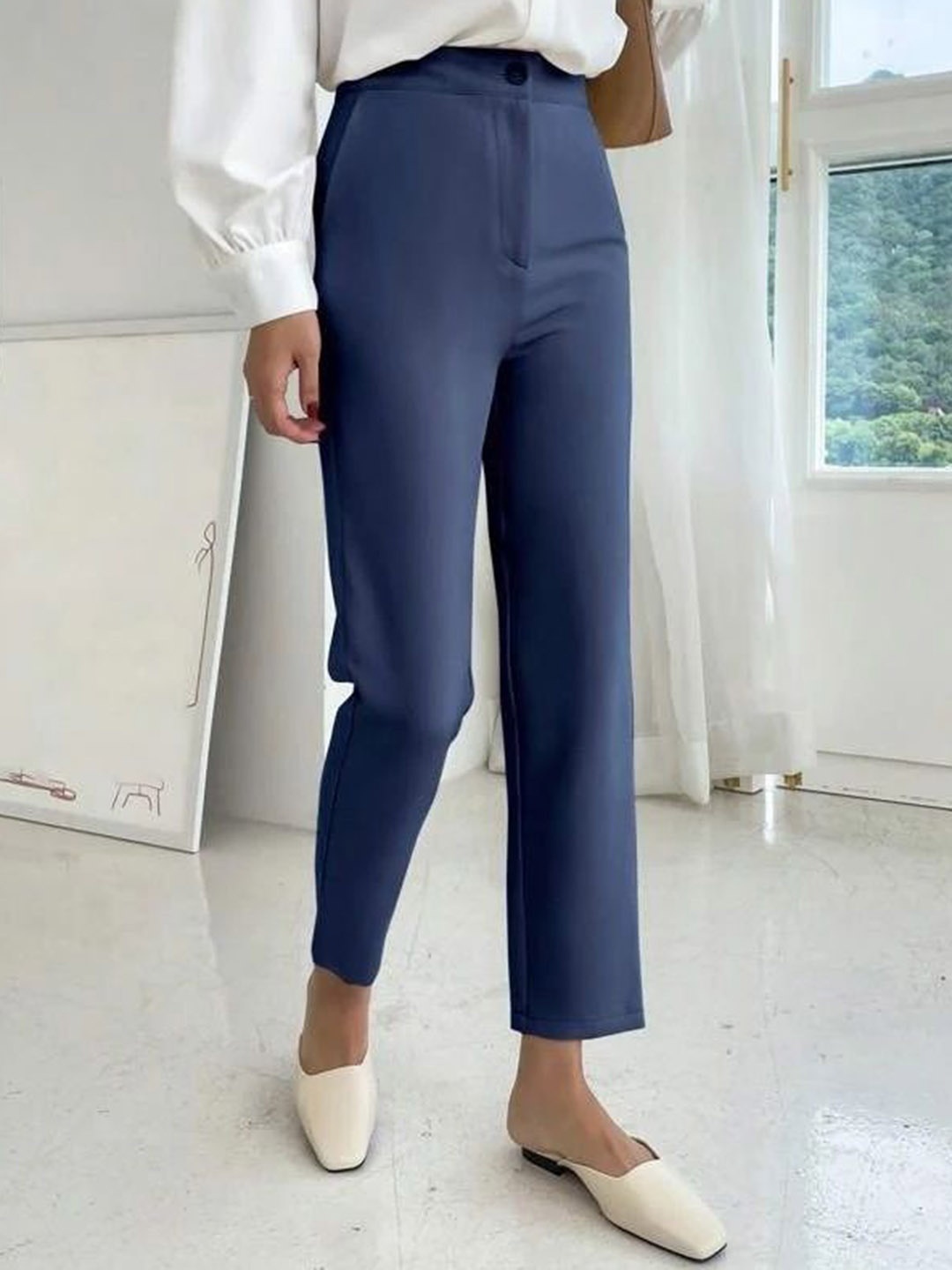 

Chemistry Women Relaxed Loose Fit High-Rise Trousers, Navy blue