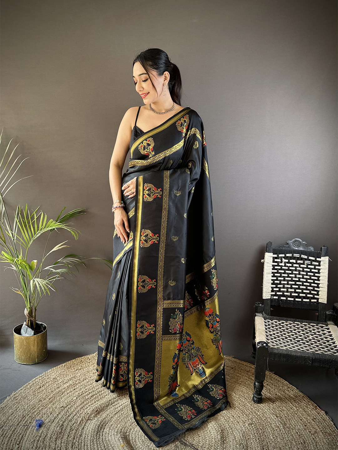 

DIVASTRI Woven Design Zari Silk Blend Paithani Saree, Black