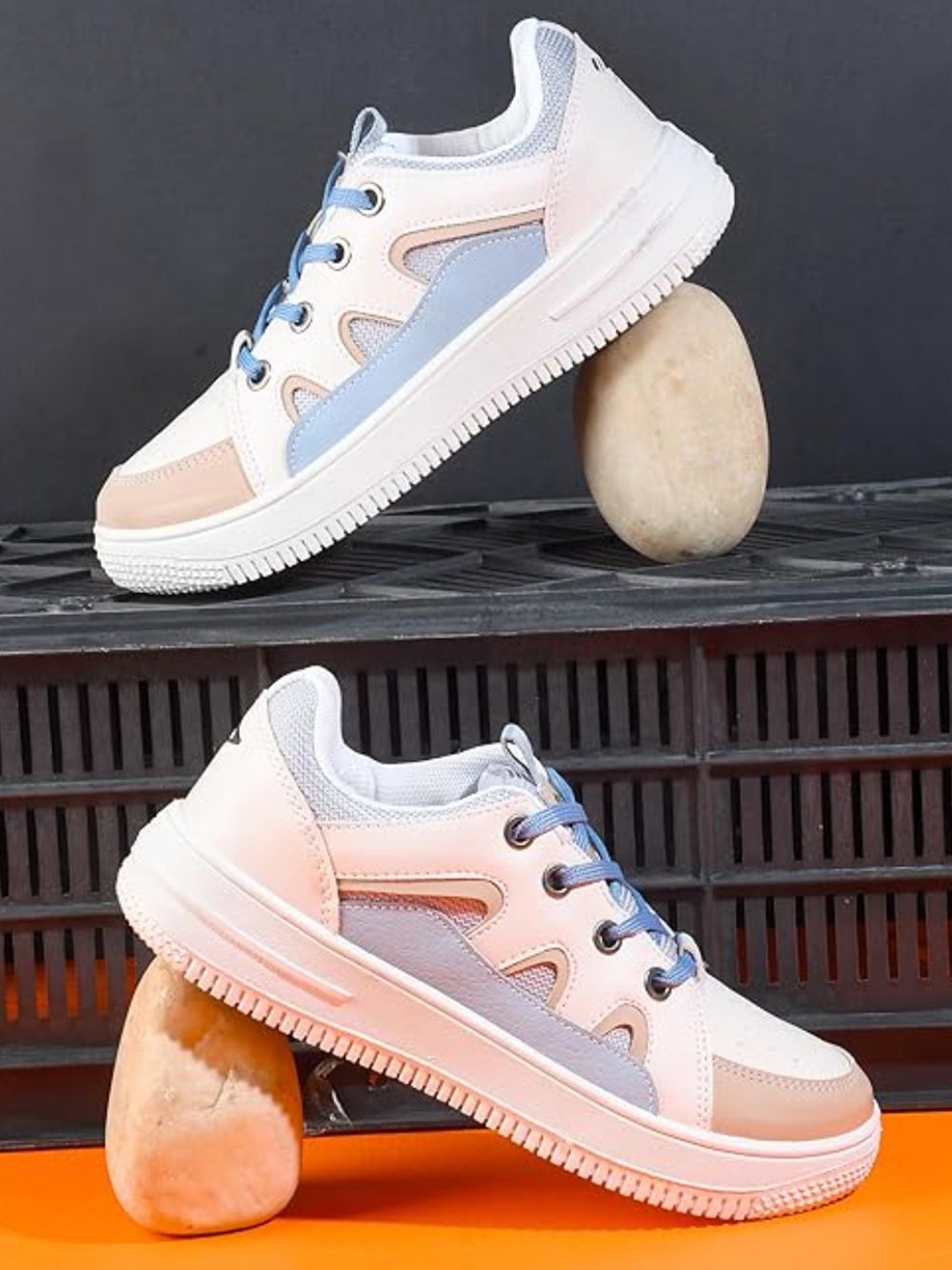 

AEROKICK Unisex Kids Colourblocked Sneakers, Cream