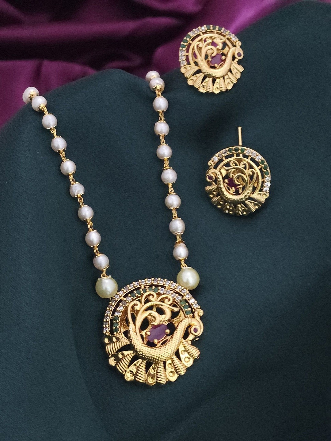 

ROFARWORD Gold-Plated Artificial Stone Studded & Beaded Traditional Jewellery Set