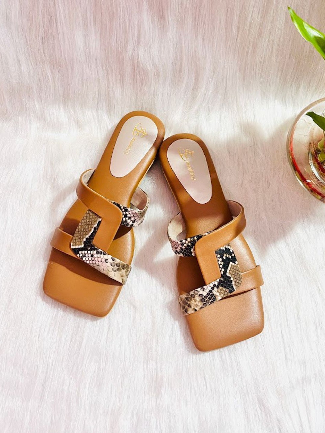 

Insolito22 Women Printed Open Toe Flats, Tan