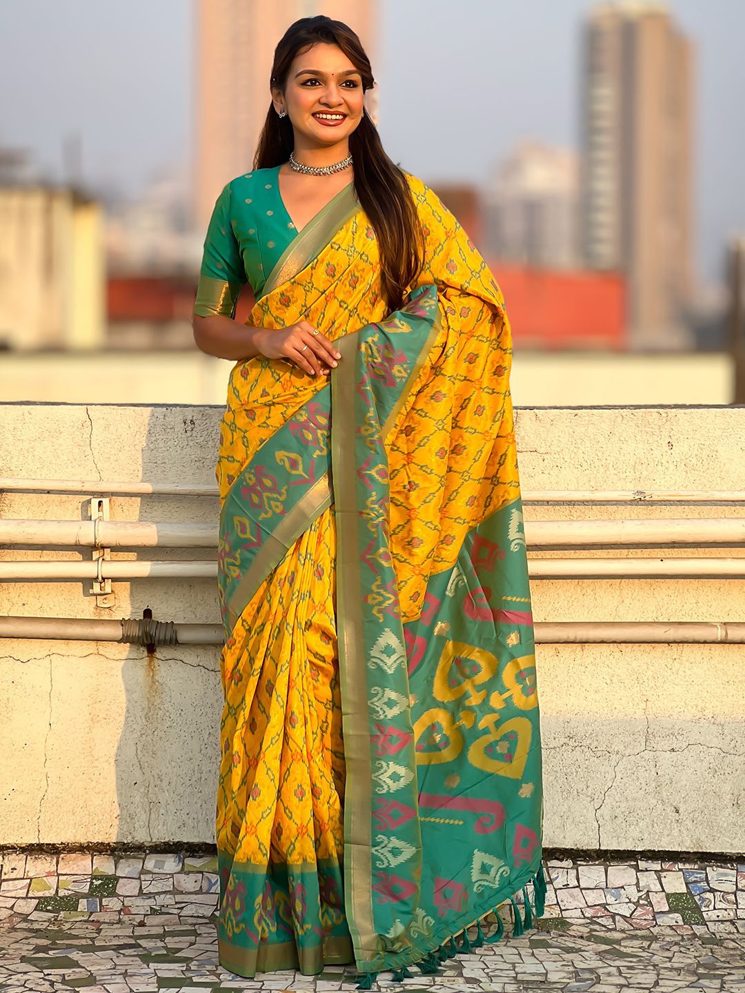 

DIVASTRI Ethnic Motifs Zari Silk Blend Patola Saree, Yellow