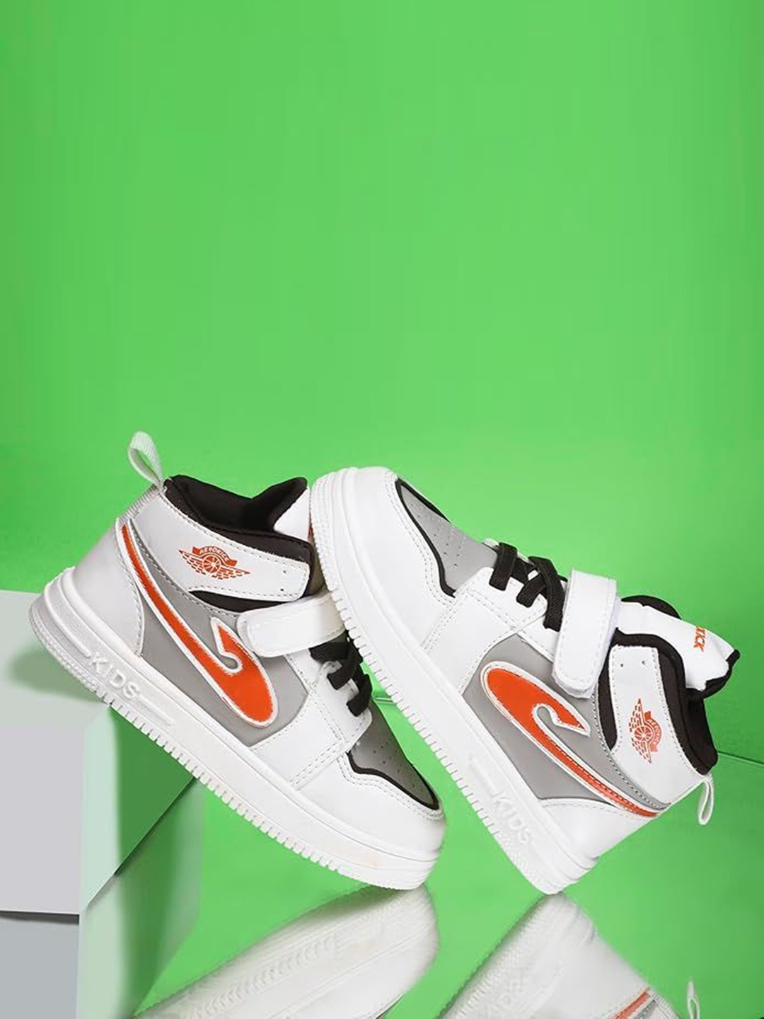 

AEROKICK Unisex Kids Colourblocked Sneakers, White