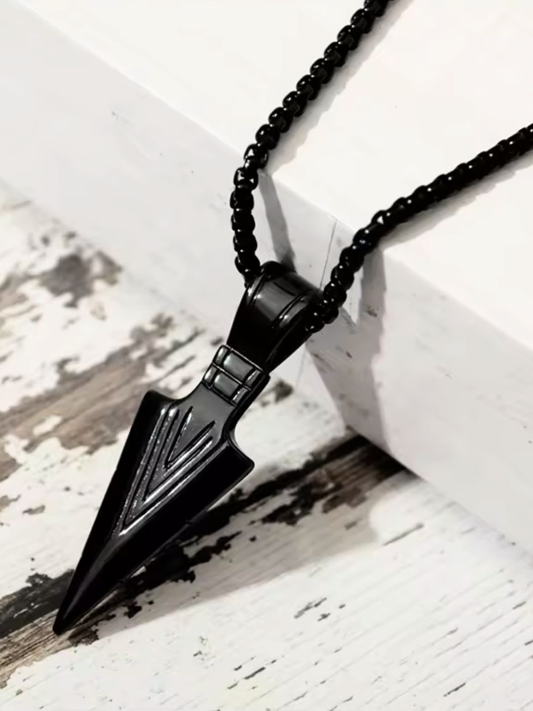 

The Roadster Lifestyle Co Men Tribal Arrow Pendant With Chains, Black