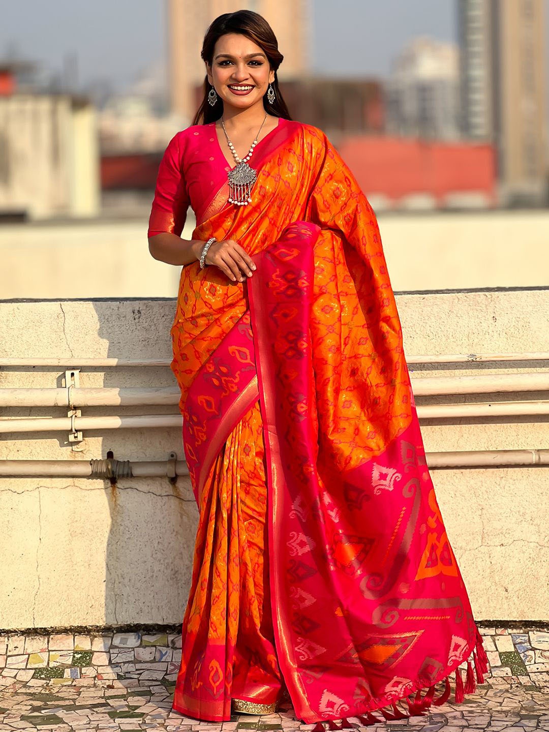 

DIVASTRI Woven Design Zari Silk Blend Patola Saree, Orange