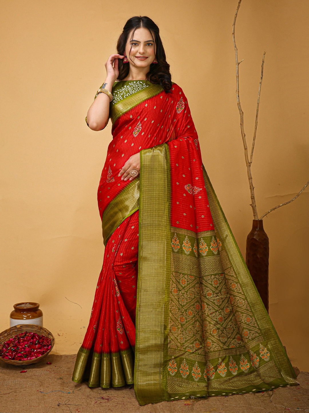 

Rangtulika Ethnics Woven Design Zari Saree, Red