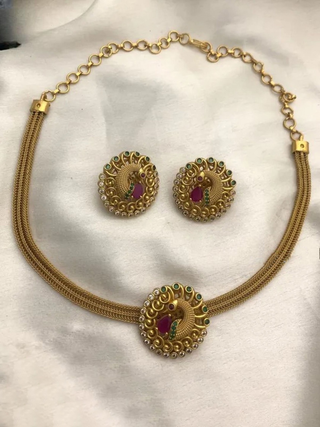

Rujve Jewellery Gold-Plated Artificial Stone Studded Jewellery Set