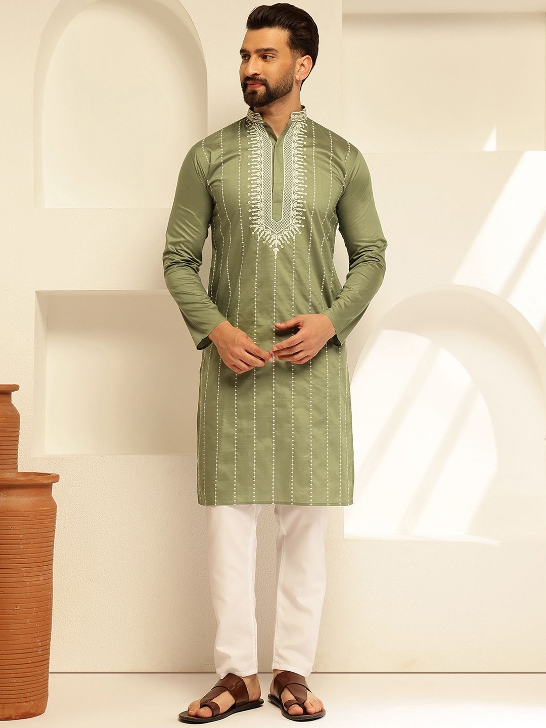 

SOJANYA Geometric Embroidered Mandarin Collar Thread Work Cotton Silk Straight Kurta, Green