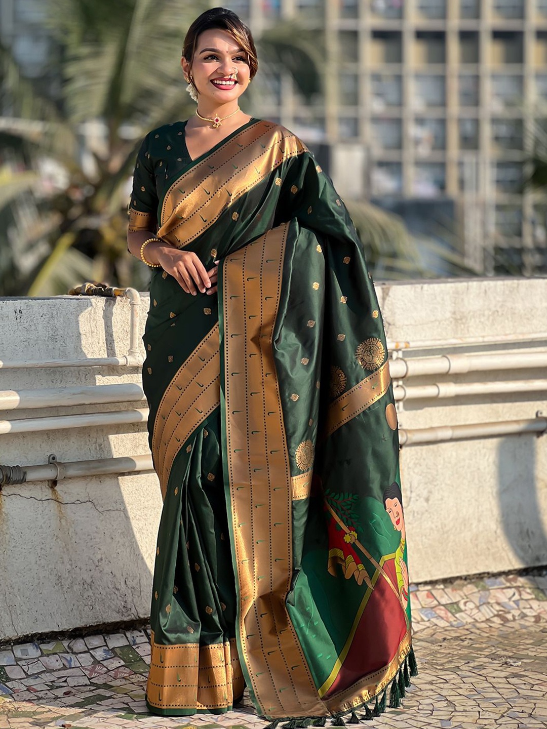 

Panzora Woven Design Zari Silk Blend Paithani Saree, Green