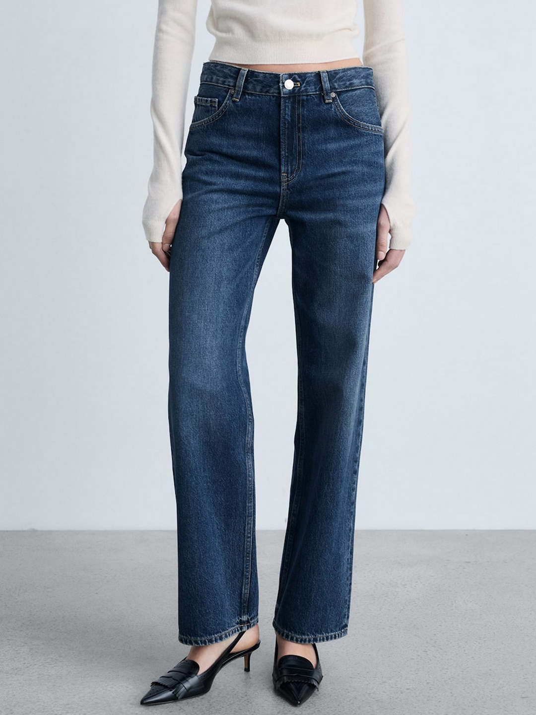 

MANGO Women Pure Cotton Straight Fit Light Fade Jeans, Blue
