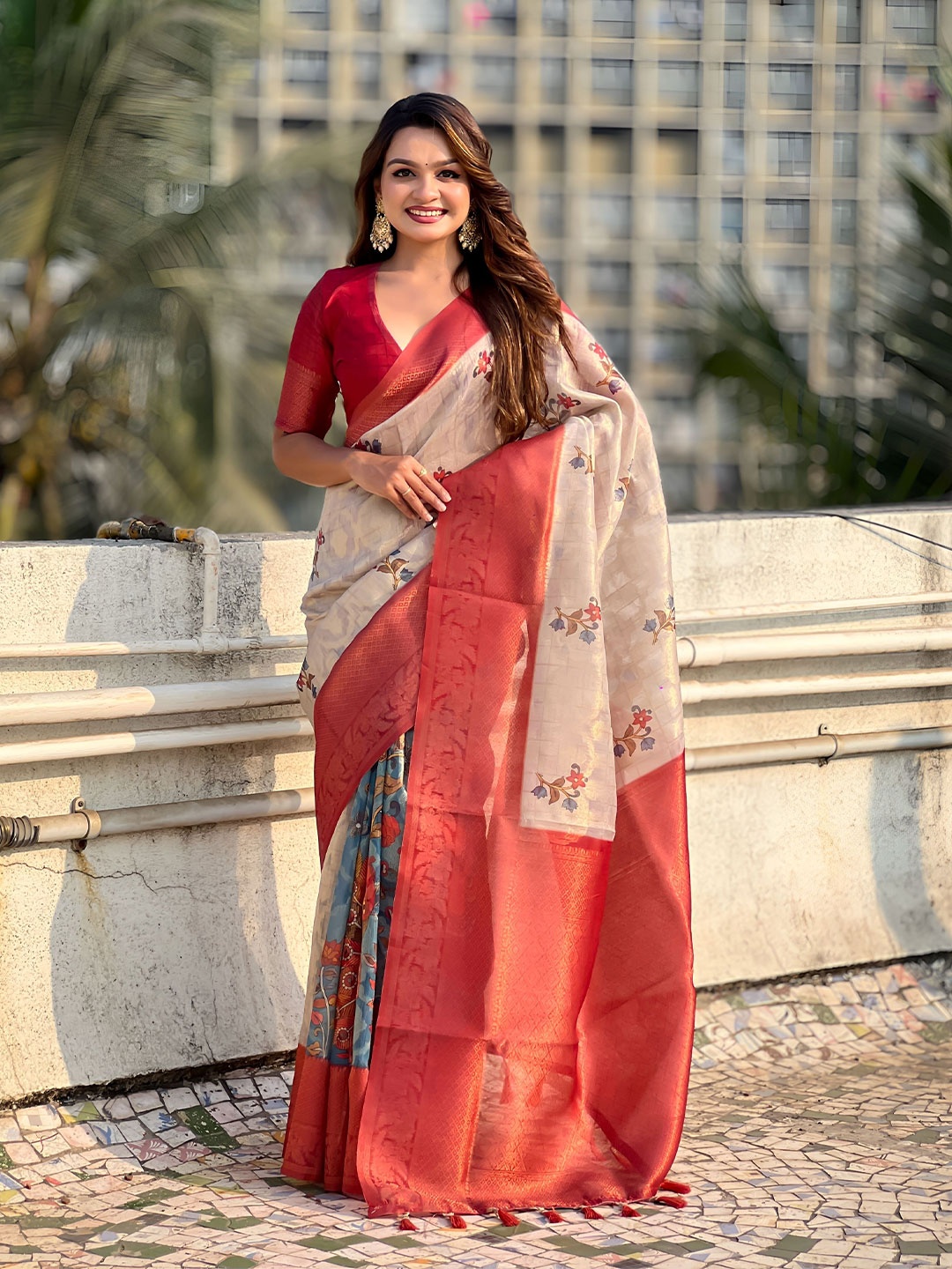 

Vintro Woven Design Silk Blend Saree, Red