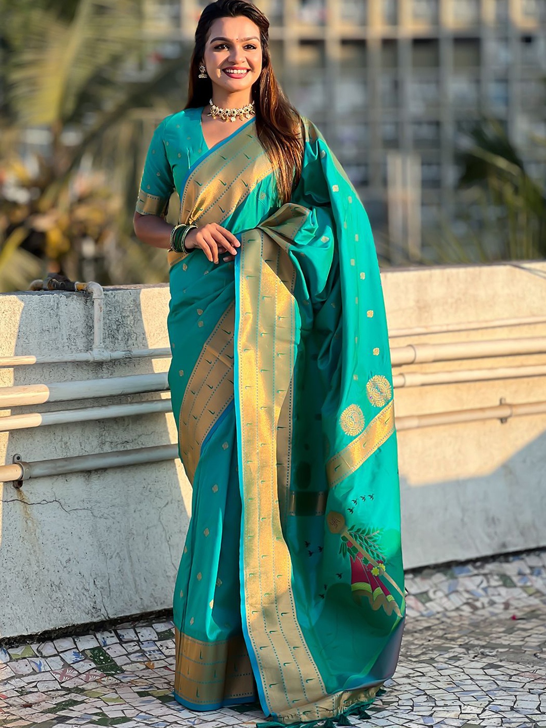 

Panzora Woven Design Zari Silk Blend Paithani Saree, Teal