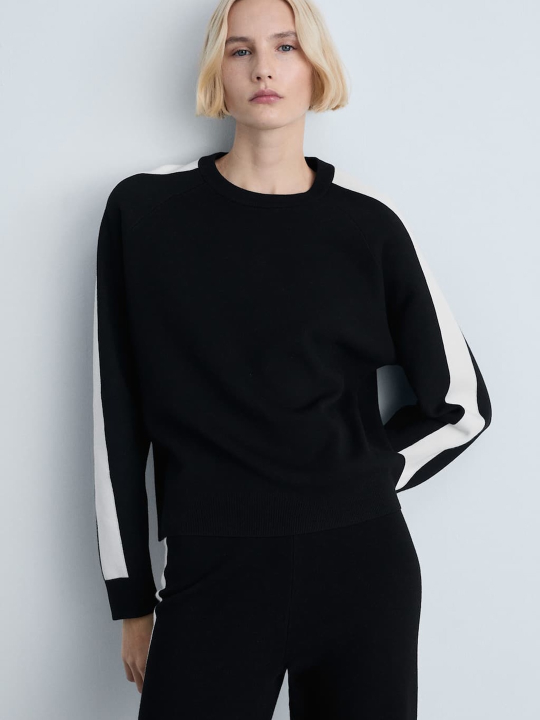 

MANGO Contrasting Sleeves Pullover, Black