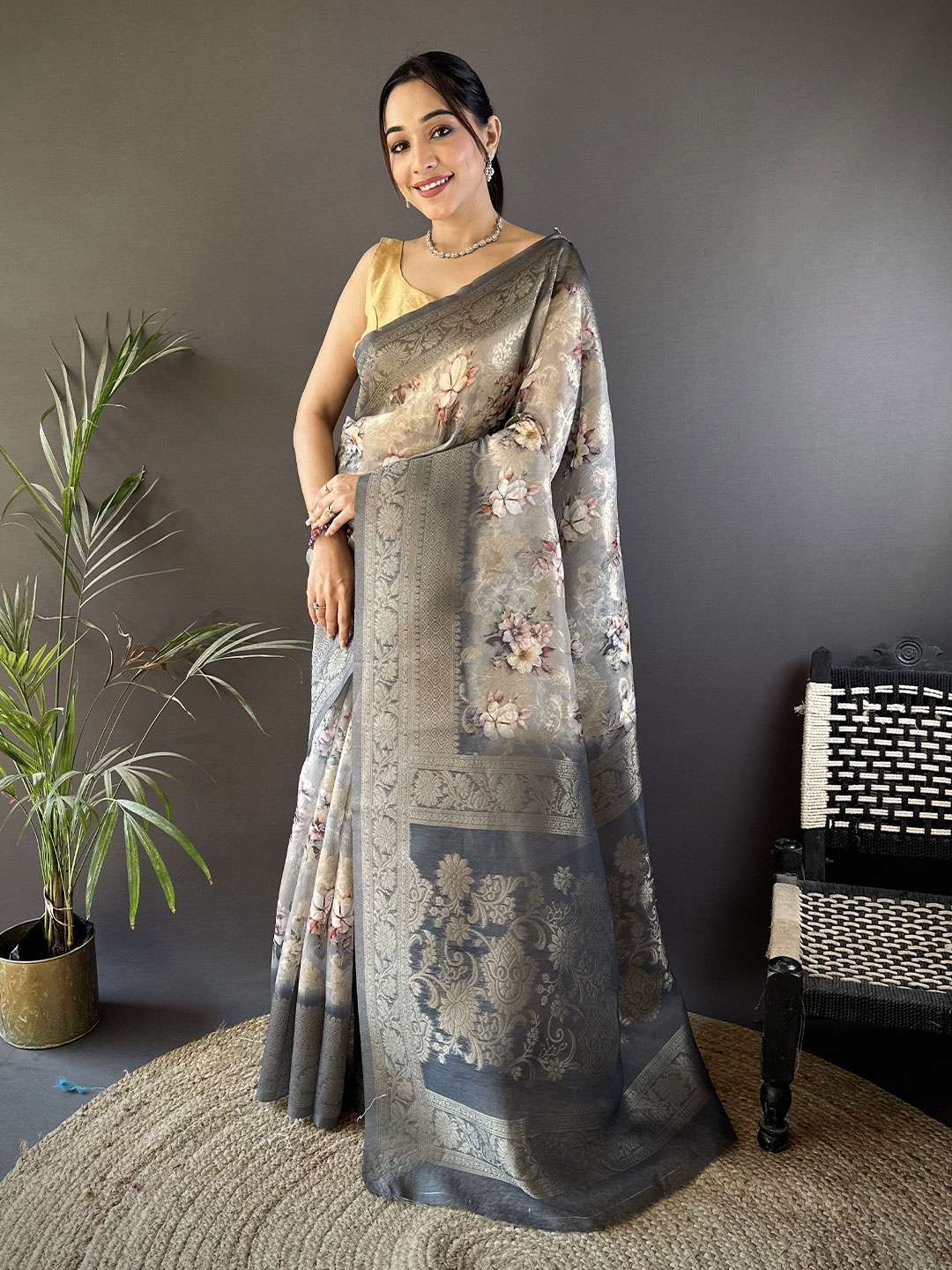 

DIVASTRI Floral Zari Silk Blend Saree, Grey