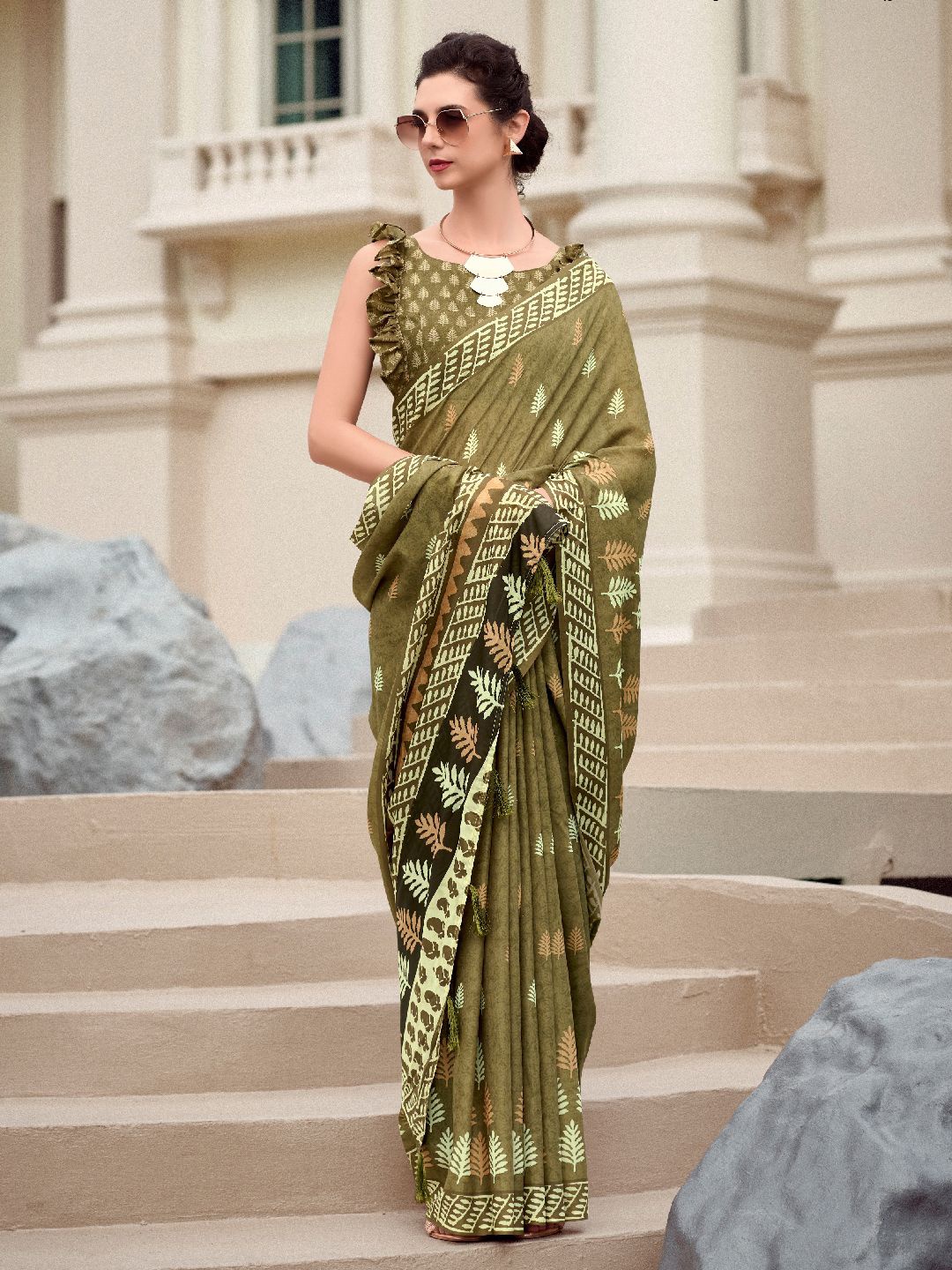 

DIVASTRI Floral Saree, Green